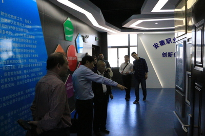 北京市勞動服務管理中心副主任侯玉國一行來校開展大學生創(chuàng)業(yè)和創(chuàng)業(yè)服務調研