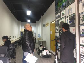 重慶市人社局專家組一行實(shí)地考核我校市級創(chuàng)業(yè)孵化基地建設(shè)情況