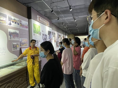 產業教授在基地為食品質量與安全專業學生進行課程教學