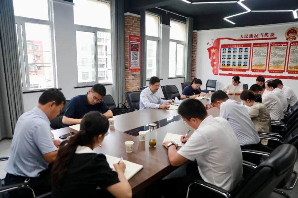 高文峰等領(lǐng)導(dǎo)調(diào)研大學(xué)生創(chuàng)業(yè)孵化基地建設(shè)工作